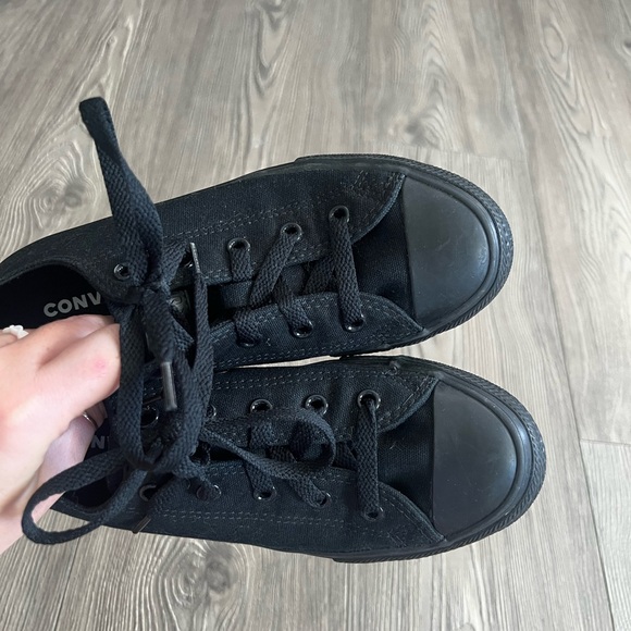 Girls converse - Picture 3 of 4